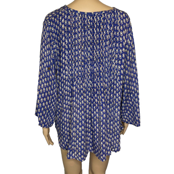 Women's Large Tree of Life Blue Floral Patterned Pleated Button Front Blouse - Picture 3 of 5